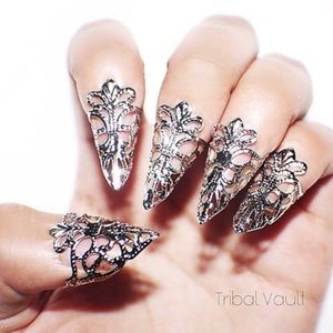 Silver Finish Nail Claw